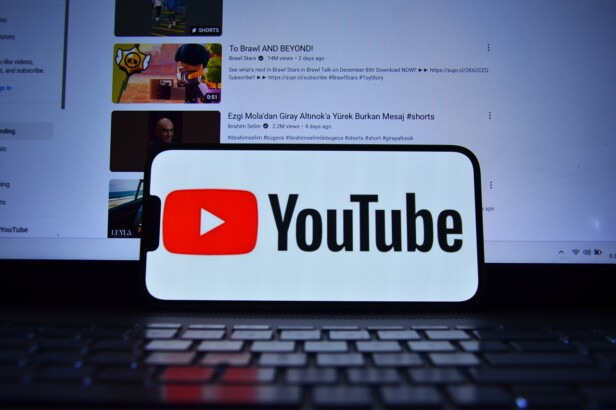 YouTube altera política de identificação de IA em vídeos